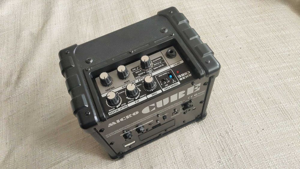 Гитарный комбоусилитель Roland Micro Cube