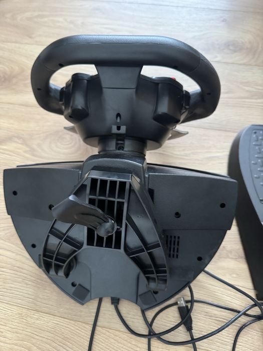 Volante e pedais Ferrari 488 GTB Edition para PlayStation