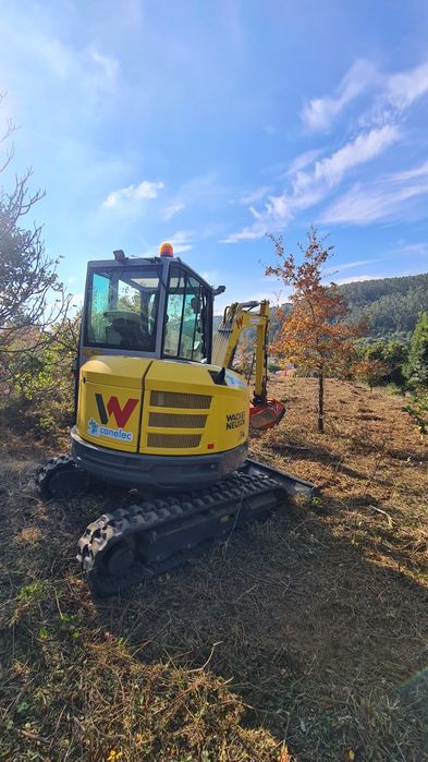 Serviços de mini giratoria com manobrador.