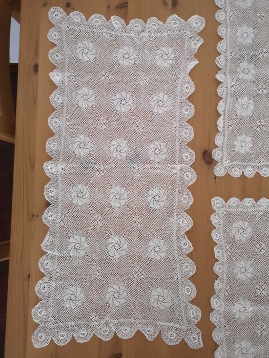 Conjunto de 3 naperons em renda