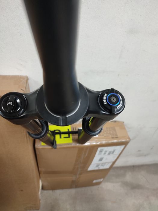 Suspensão rockshox ZEB