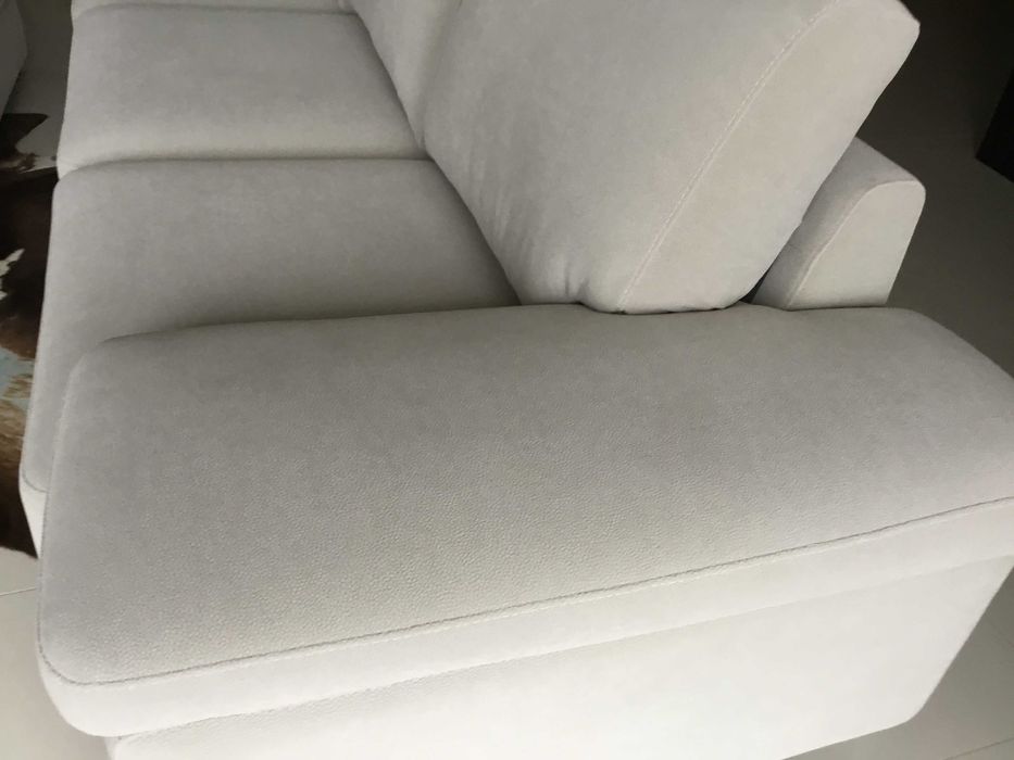 Vendo Sofá Branco 3.600mts como novo em pele
