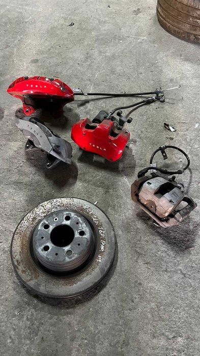 тормозні супорта і диски Tesla model 3 2018- розбірка