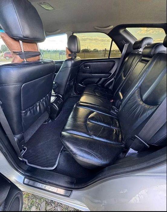 Автомобіль Lexus RX 300