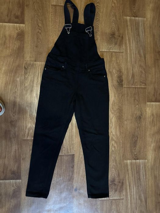 Жіночі джинси широкі, рвані.