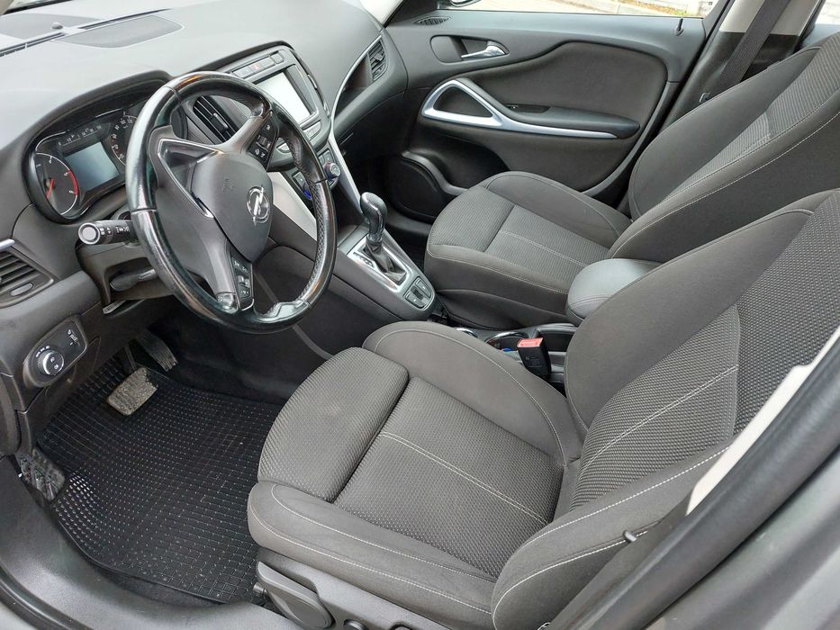 Wypożyczalnia wynajem samochodów Opel zafira C FL 2018 rok Automat