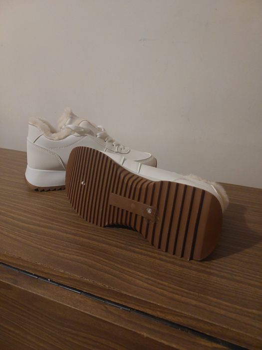 Кроссовки женские