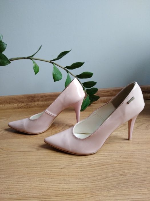 Szpilki pudrowy róż rozmiar 40