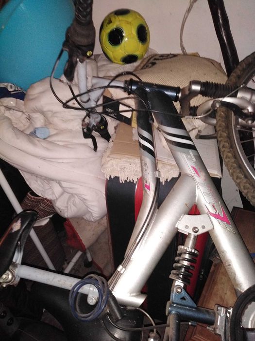 bicicleta em bom estado de conservação