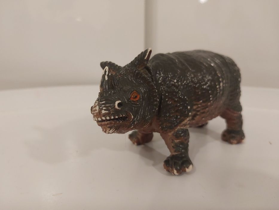 3 figurki prehistorycznych zwierząt