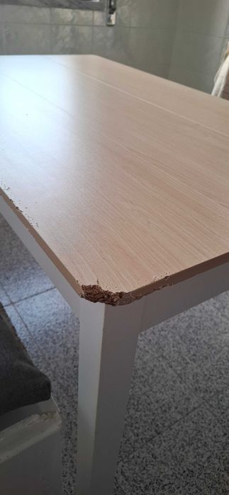 Mesa de cozinha branca e carvalho