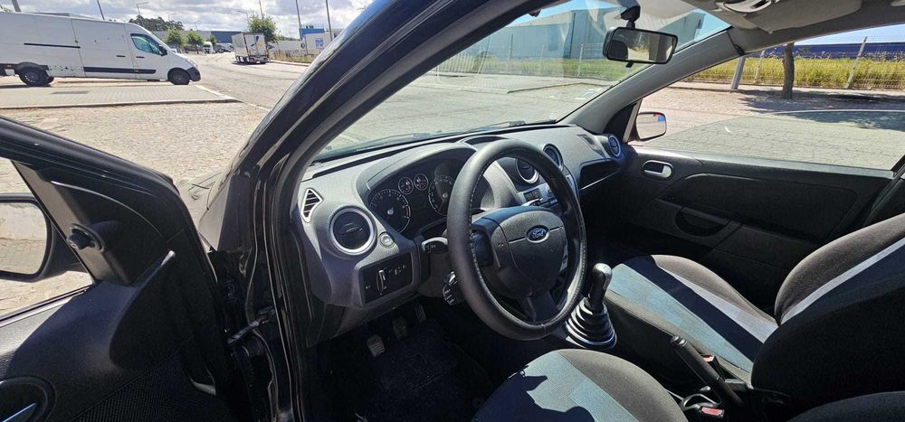 Ford Fiesta First Edition 1.25 Gasolina – 2005 - 125.000km