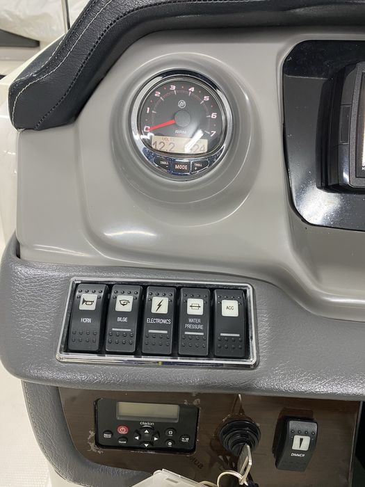 Chaparral Suncoast 210