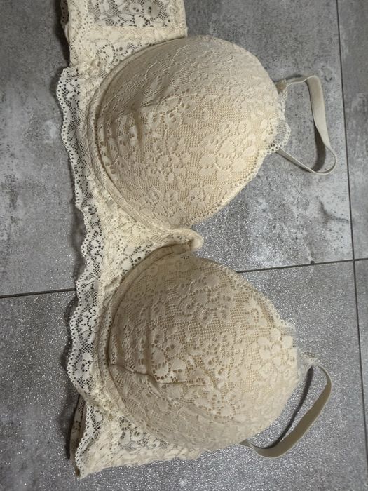 Kremowy koronkowy biustonosz Tenezis 85C push up nowy bez metki