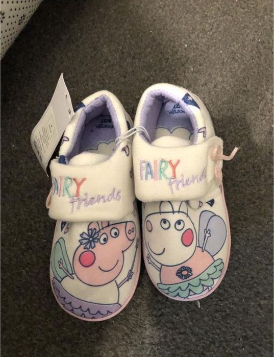 Нові дитячі капці дівчинка новые детские тапочки девочка в садик