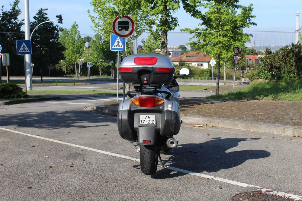 Honda Deauville 650V (2005) – Apenas 36.000km
