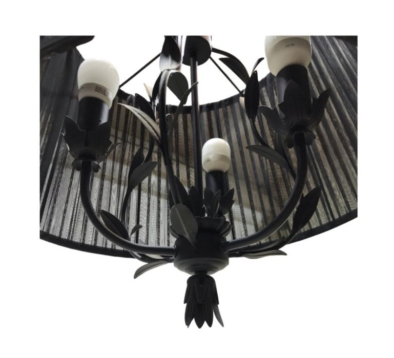 Candeeiro de tecto estilo holandês com 12 lâmpadas.