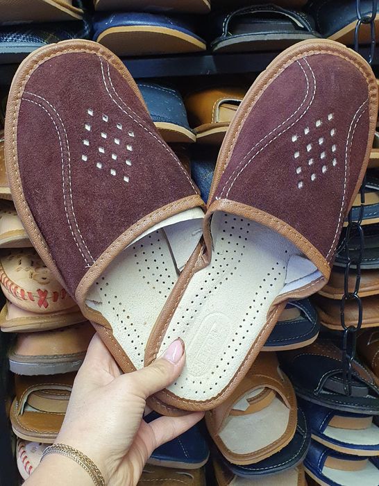 Kapcie laczki pantofle męskie zamszowe 44 brązowe skóra