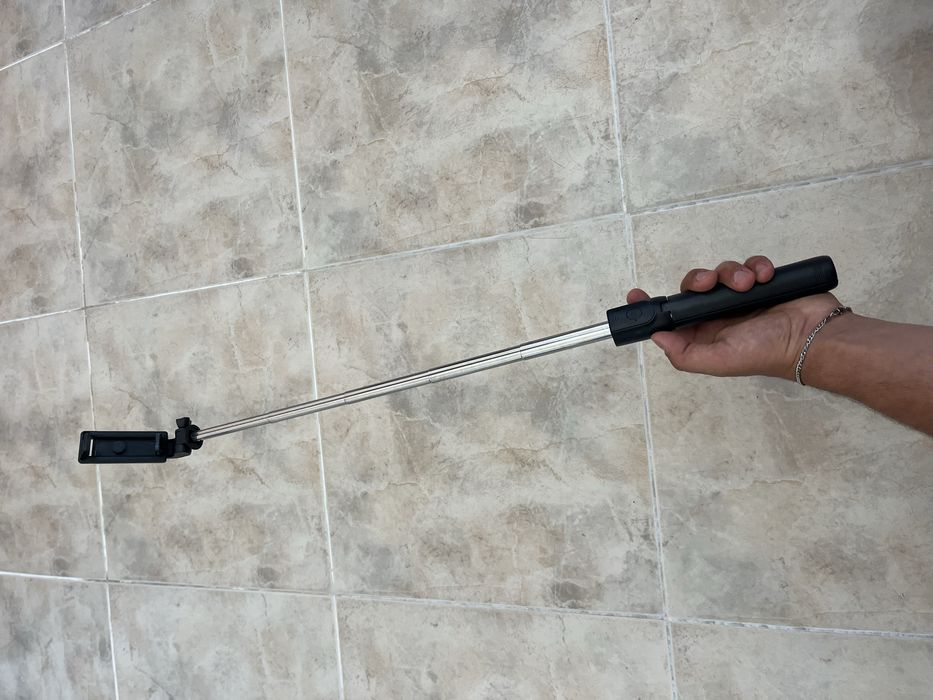Pau de Selfie Bluetooth com Tripé Integrado | Até 70 cm