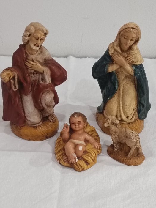 Imagens de presépio antigo