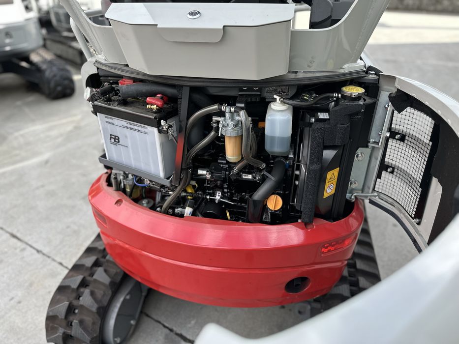 Mini-giratória TAKEUCHI TB217