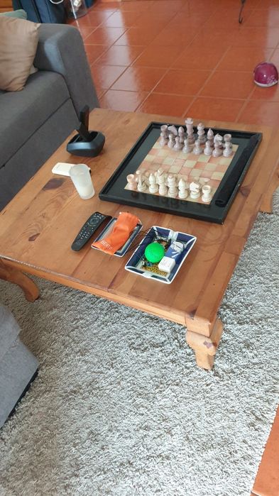 Mesa de apoio quadrada em madeira