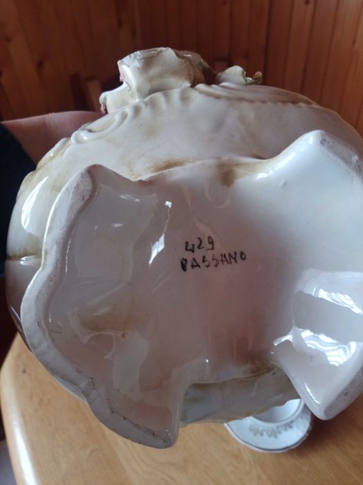 Donica ceramiczna z sygnaturą