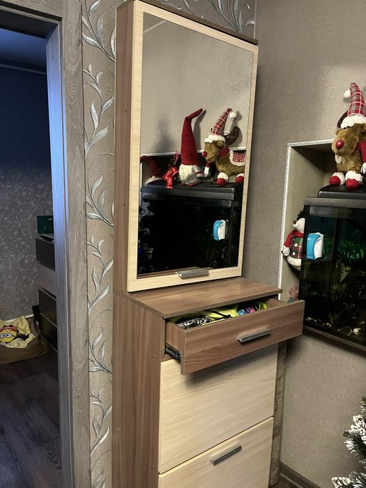 Тумба с зеркалом