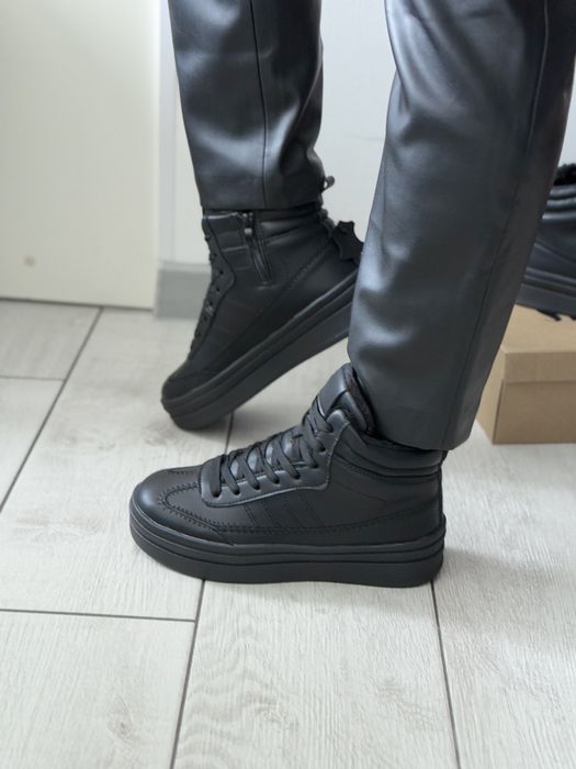 Кросівки зимові високі шкіряні