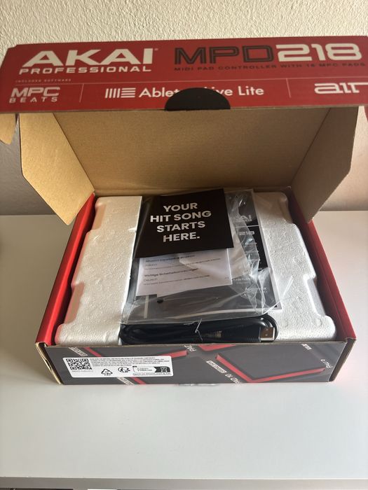 Akai Professional MPD218 Controlador midi usb com 16 Pads MPC