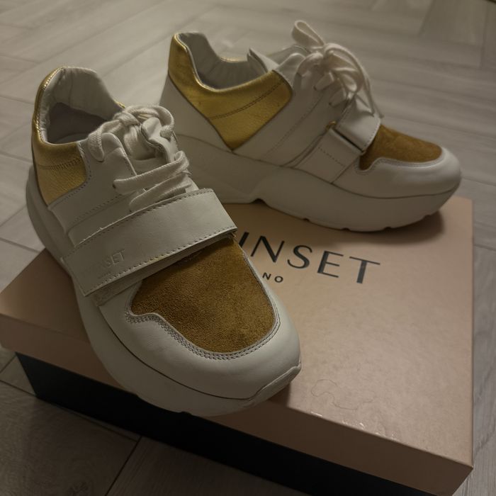 Кросівки бренду твінсет