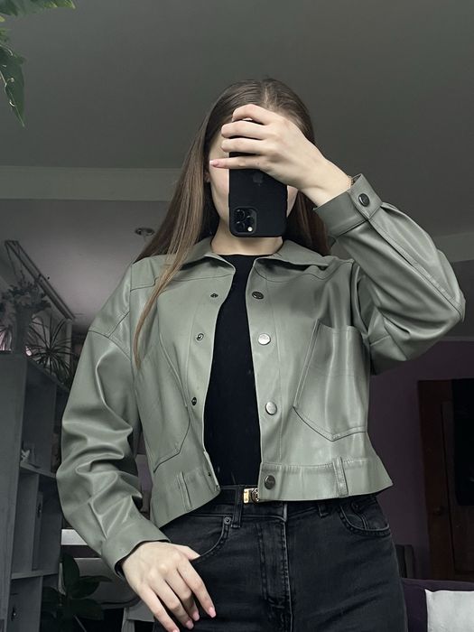 Оливкова жіноча шкірянка