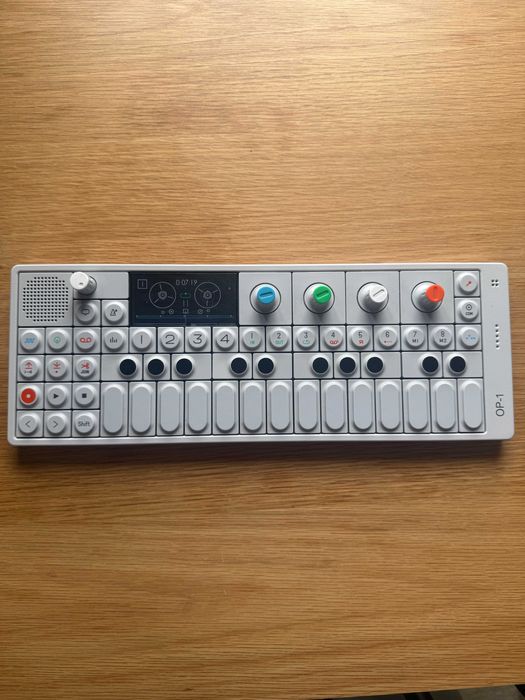 Teenage Engineering OP-1 ジャンク ジャンク】OP-1 TEENAGE ENGINEERING 生産完了 - メルカリ