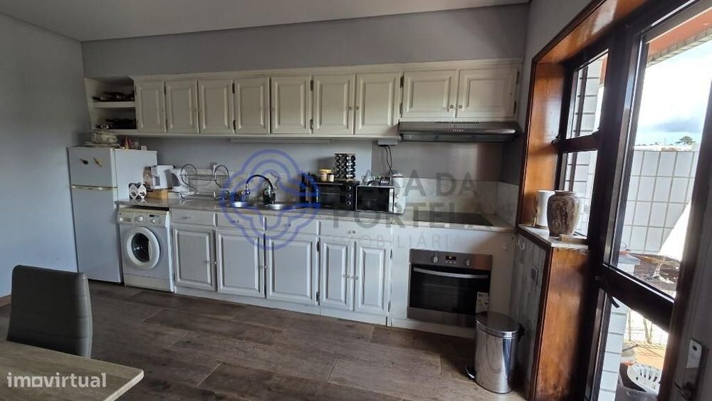 Apartamento T2 com garagem, jardim privativo e excelente localização