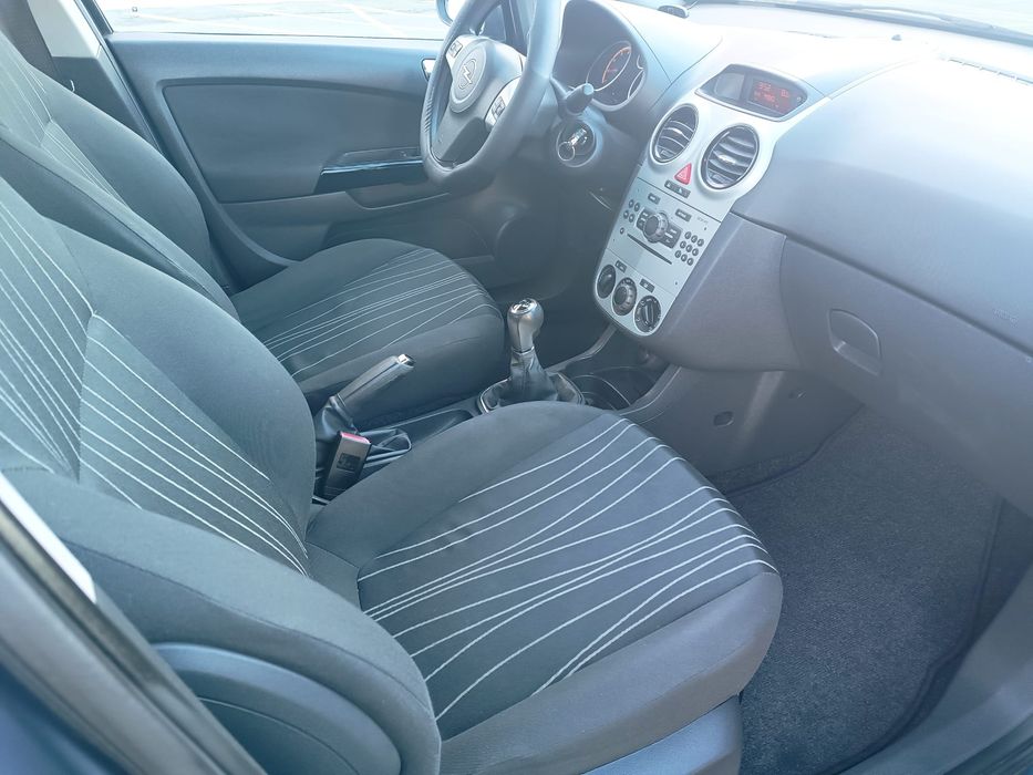 Opel Corsa 2010 com 94mil km