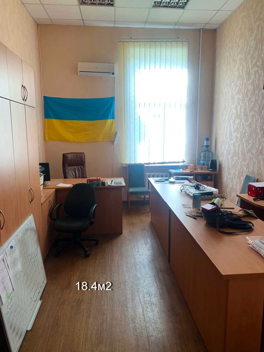 Офіси самий ЦЕНТР 16 та 18м2 Хрещатик р-н Бейкері, Київстар. 2й поверх