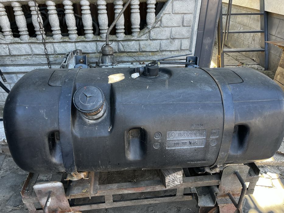 Бак 220 л. 100л. паливний бак бачок мерседес 8140 ман  даф рено на зіл