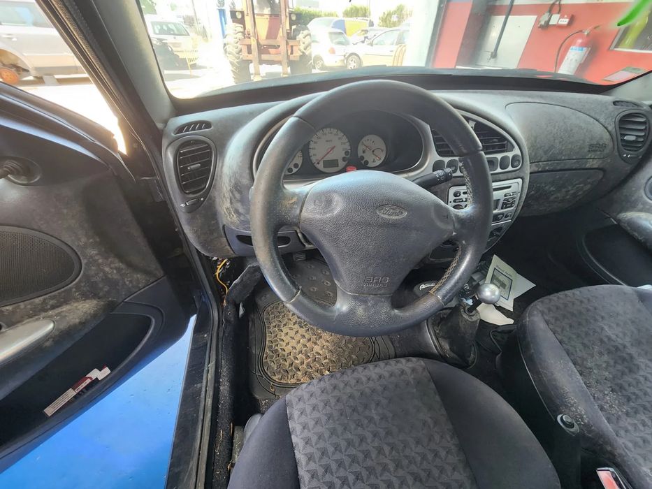 Ford Puma 1.4, gasolina de 1999 ás peças.