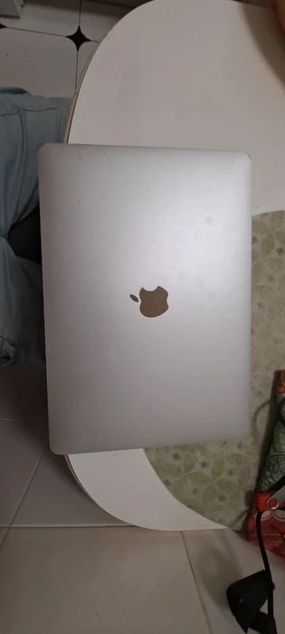 Apple MacBook Pro 2017, 512GB SSD 8GB RAM Touchbar com carregador