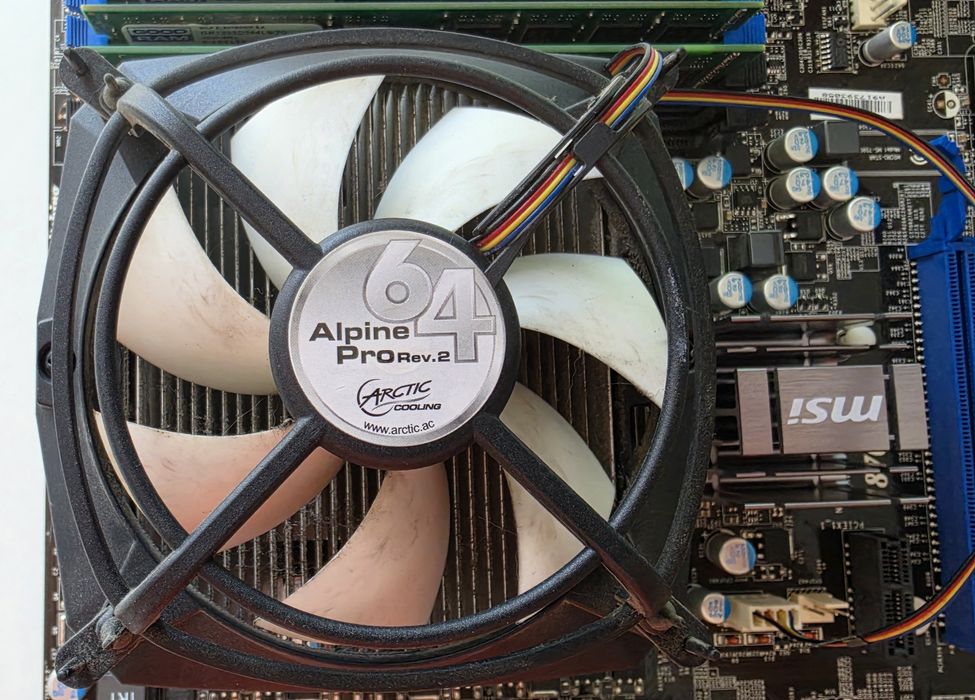 MSI 870-C45 + AMD Athlon II X4 635 2.9GHz + 8GB DDR3 + Arctic Alpine 64