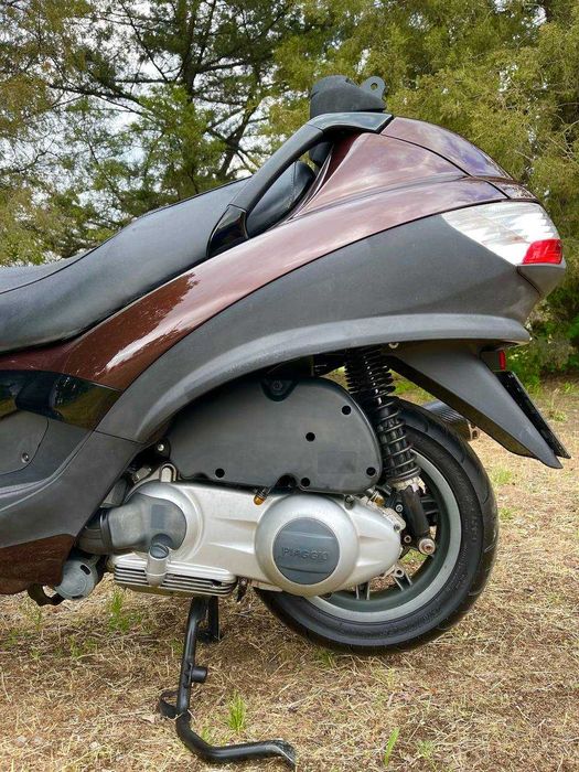 Трицикл PIAGGIO MP3 250RL