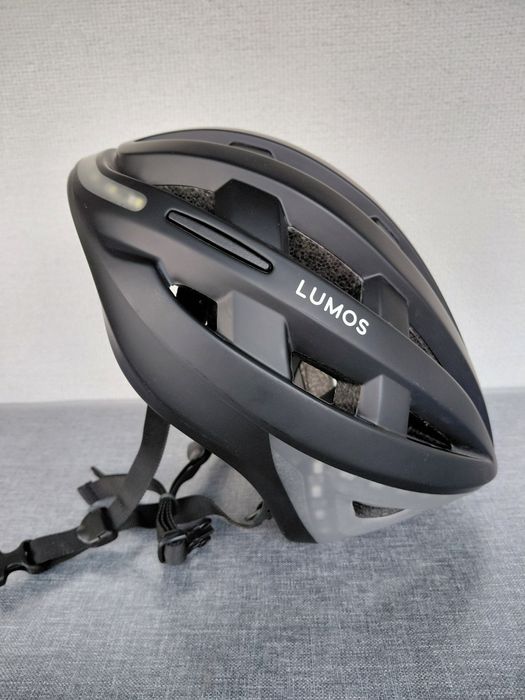 Capacete de bicicleta inteligente - Lumos Kickstart.  
175€