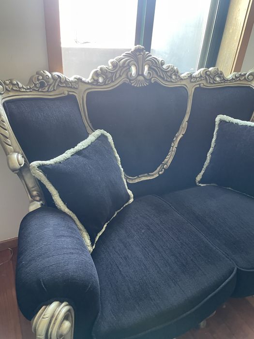 Sofa, cadeirao preto e prateado