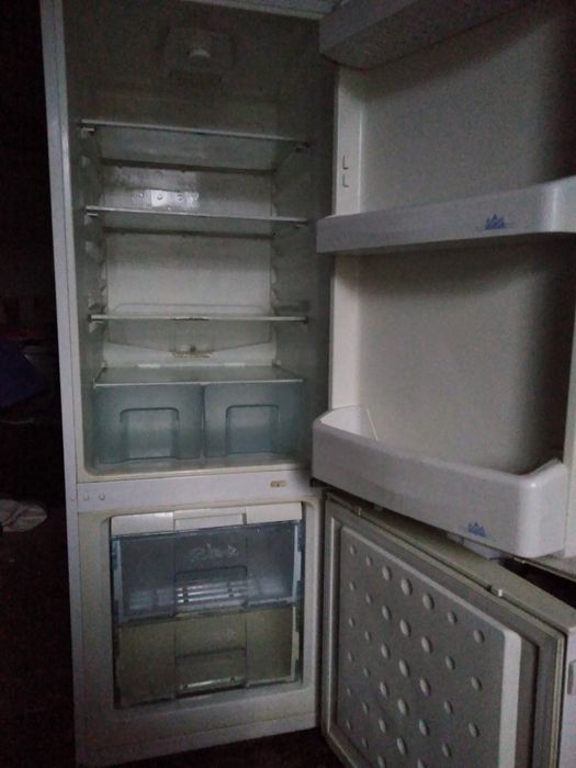 Ремонт холодильников, морозильных камер, холодильных витрин, ларей.