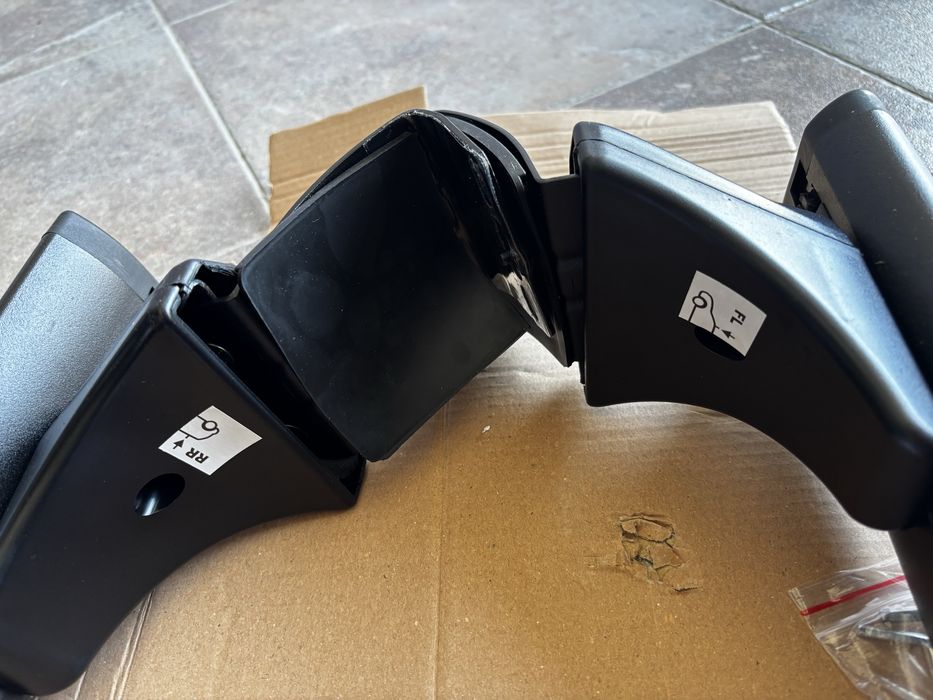 Barras de tejadinho Cruz Airo Dark T - com kit fixação Peugeot