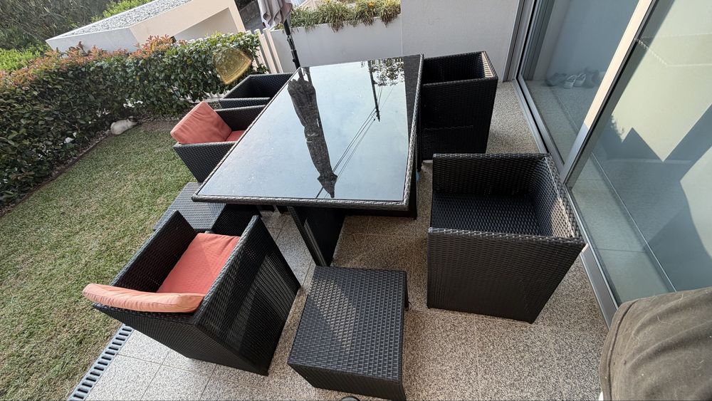 Mesa e cadeiras para jardim