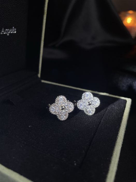 Kolczyki z cyrkoniami van cleef and arpels