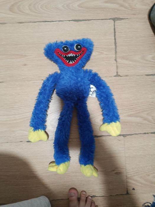 Peluche do huggy yugy (não sei escrever)