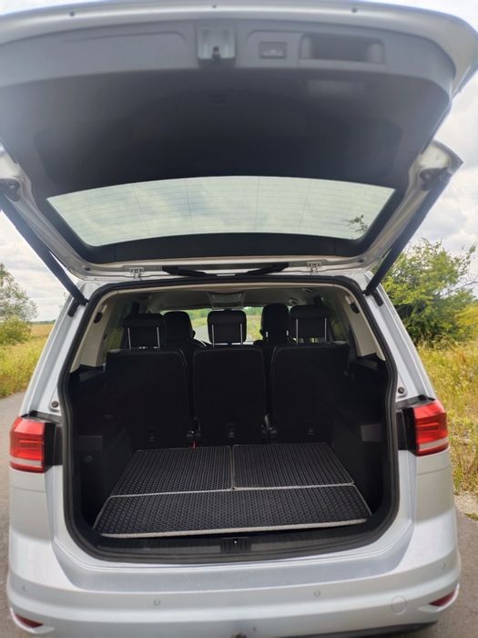 Автомобіль Volkswagen Touran