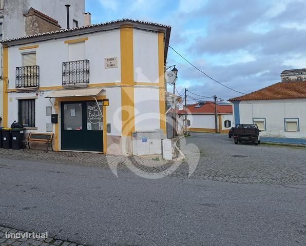 Prédio com Habitação e Comercio